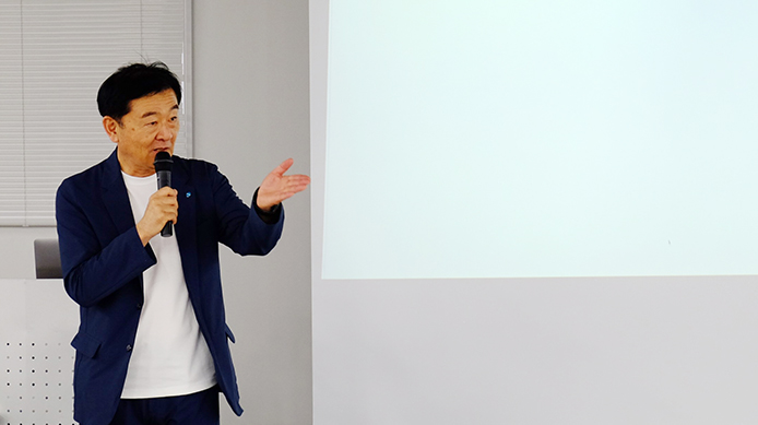 アイデア沢山！明星大学デザイン学科の作品を講評させていただきました。